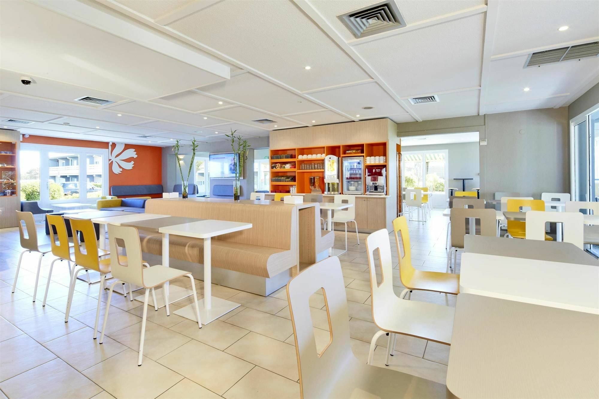 Hotel Premiere Classe Poitiers Futuroscope - *